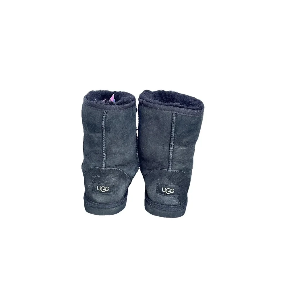 UGG Kids Classic II Boots Size 5 US – Black Sheepskin Suede – Good Condition
